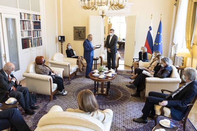 Predsednik Pahor podpisal ukaz, s katerim dr. Ernestu Petriu preneha funkcija svetovalca predsednika republike v statusu nepoklicnega funkcionarja